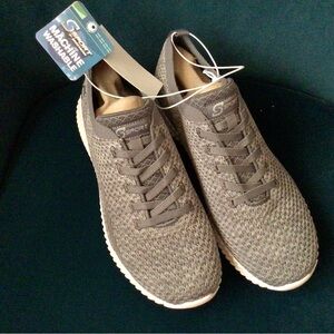 Woman’s Skechers Sport/Resse Shoes